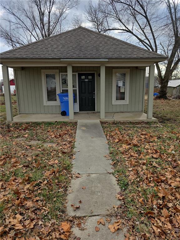 316 E 5th St, Tonganoxie, KS 66086