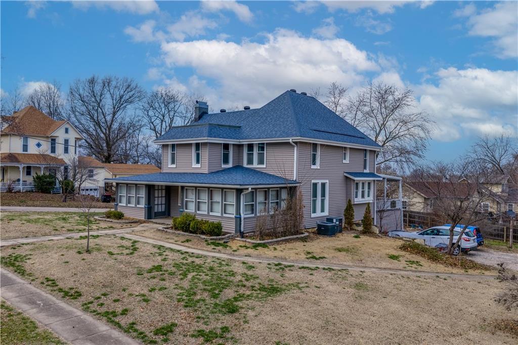 121 W North St, Warrensburg, MO 64093
