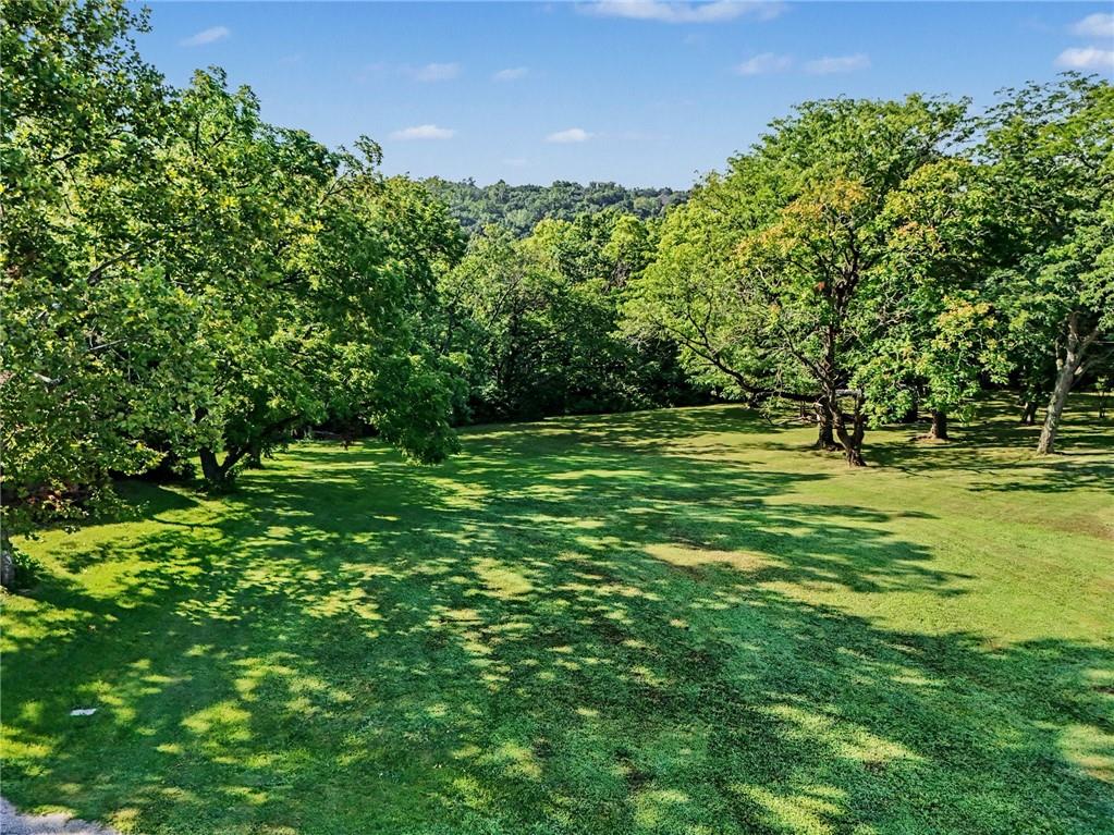 6501 NW Valley View Dr, Parkville, MO 64152