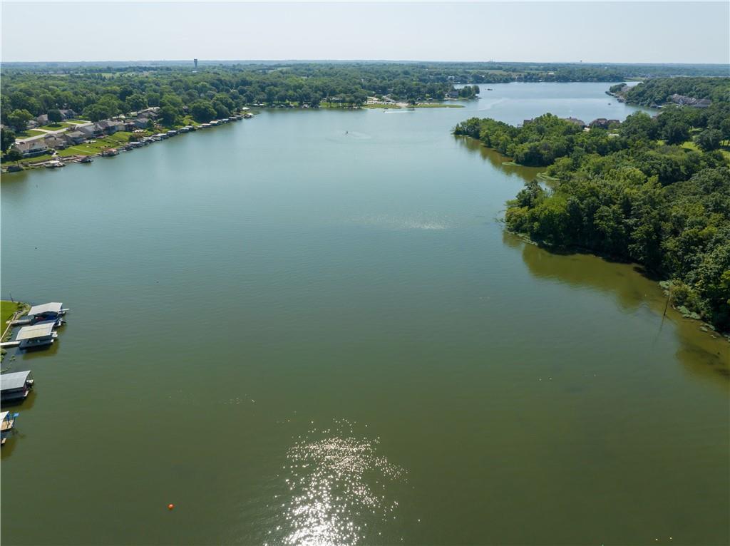 204 Chippewa Ln, Lake Winnebago, MO 64034