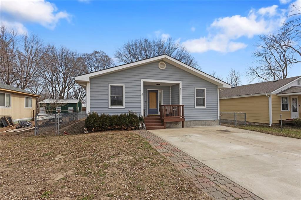 516 Park St, Linwood, KS 66052