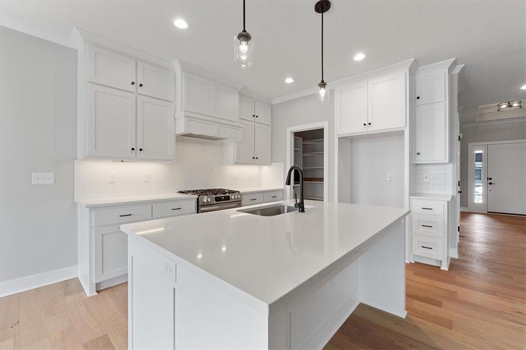 24964 W 94th Pl, Lenexa, KS 66227