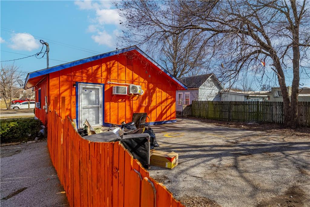 12912 7th St, Grandview, MO 64030