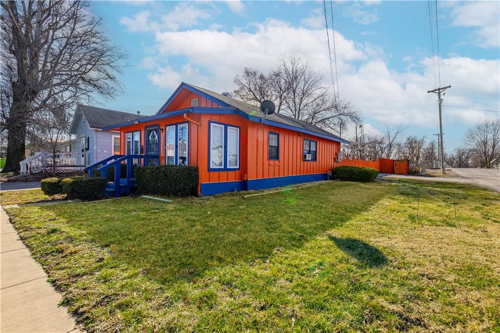 12912 7th St, Grandview, MO 64030