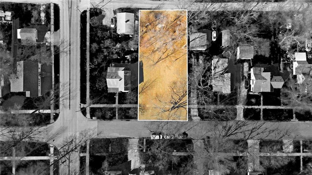 628 S Willow St, Ottawa, KS 66067