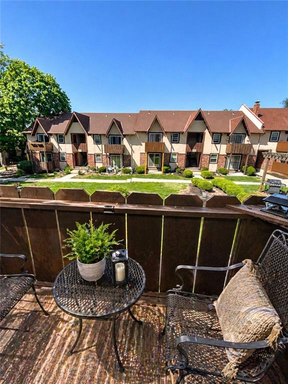 6224 Robinson St #4, Overland Park, KS 66202