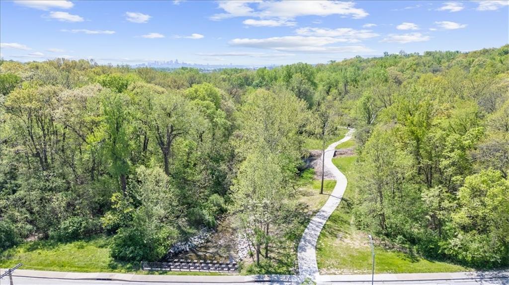 5037 NW Timberline Dr, Riverside, MO 64150