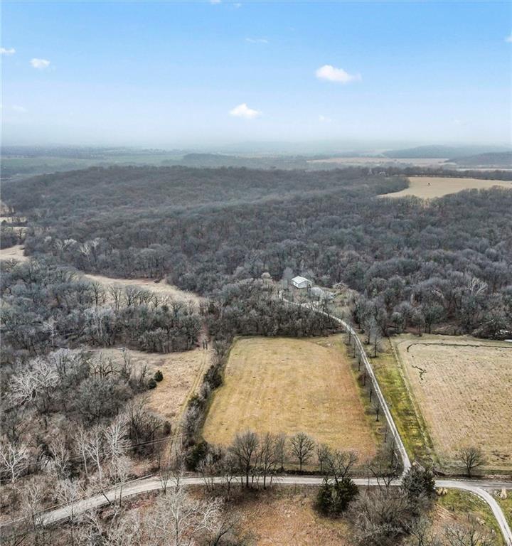 25293 Dehoff Dr, Tonganoxie, KS 66086