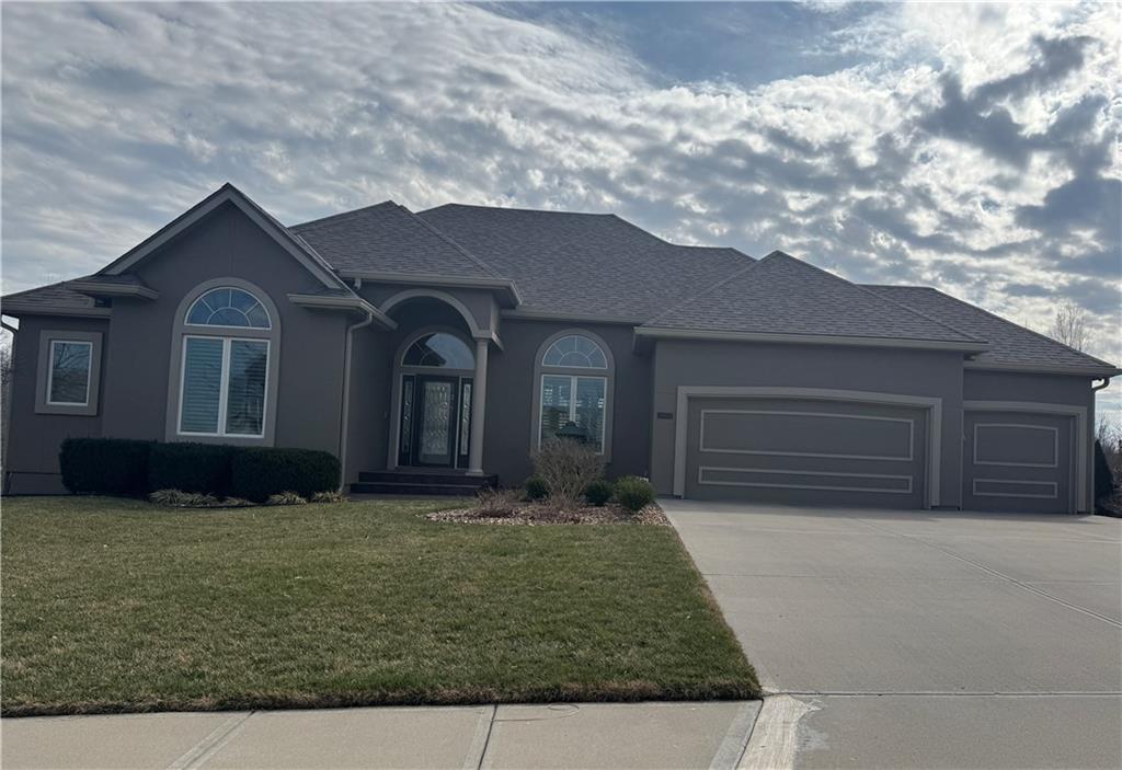 2905 SW Muir Dr, Lee's Summit, MO 64081