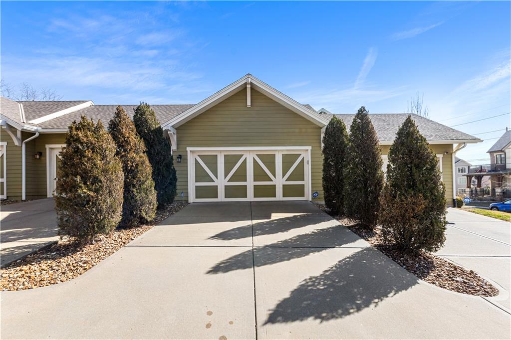4450 Summit St, Kansas City, MO 64111