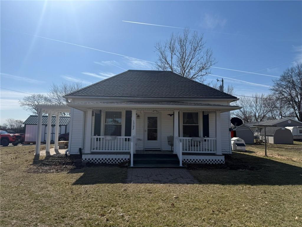 1302 Green Dr, Gallatin, MO 64640