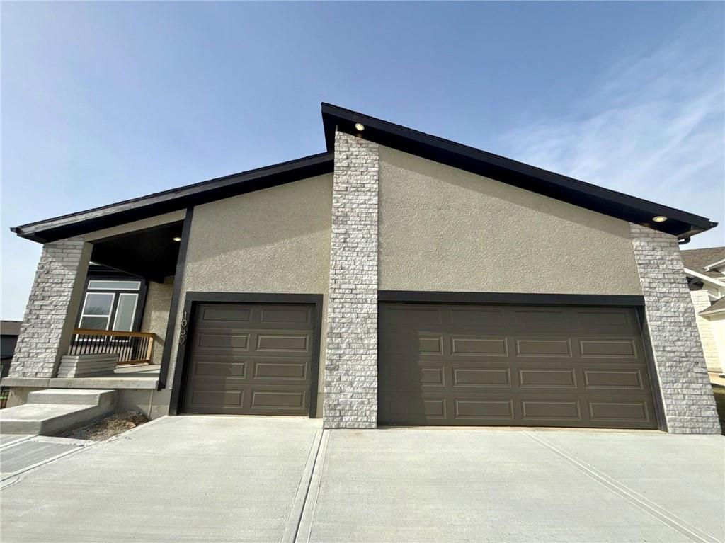 359 SW Amara Dr, Blue Springs, MO 64064