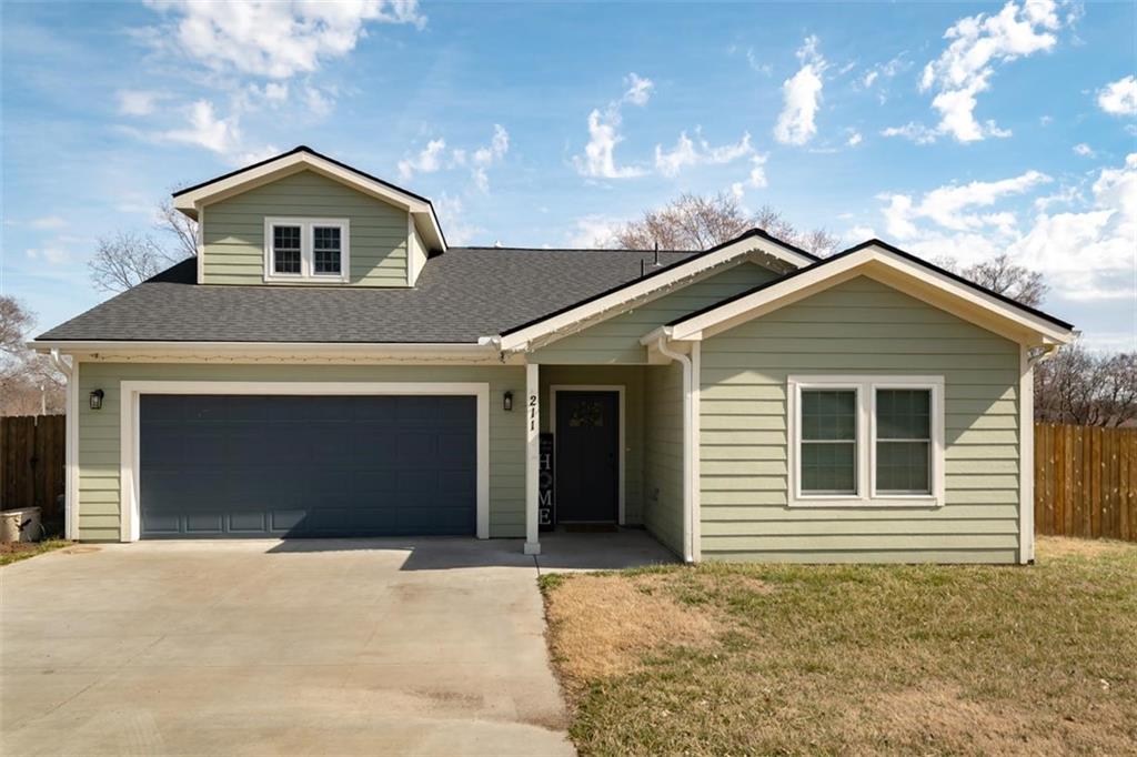 211 Harrison St, Pomona, KS 66076
