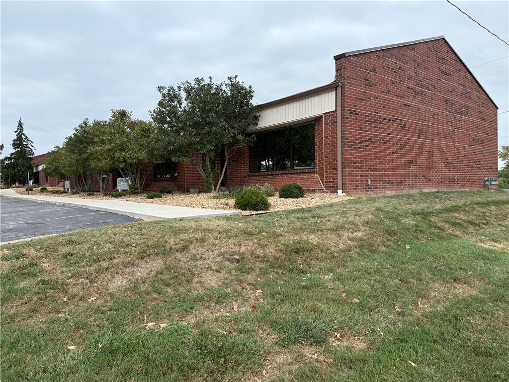 1986 NW Copper Oaks Cir, Blue Springs, MO 64015