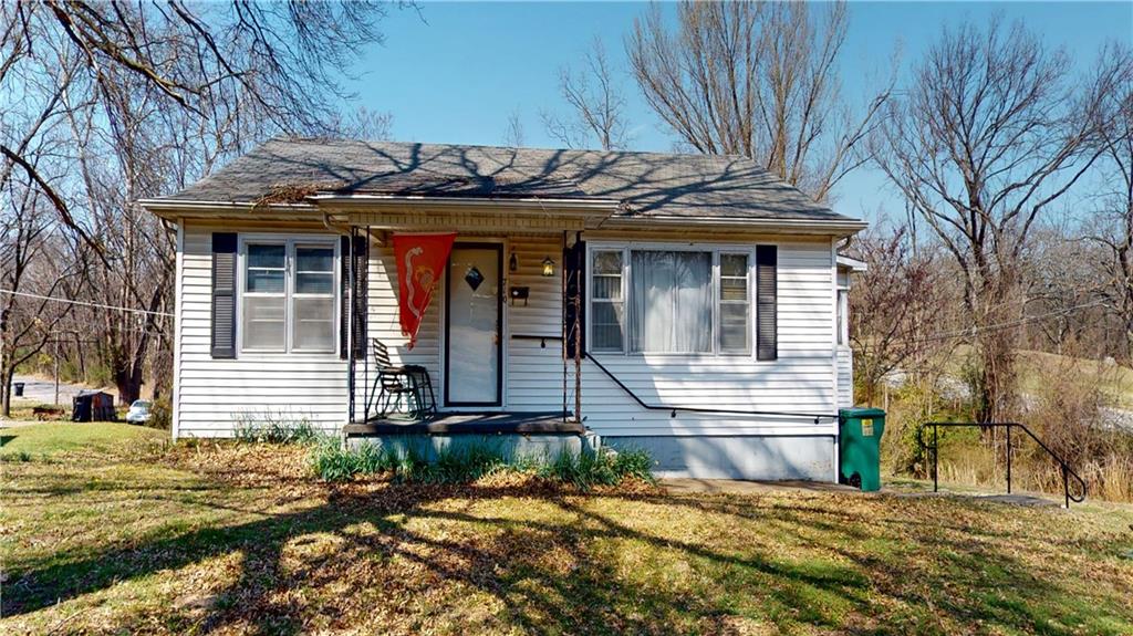 710 W Ewing St, Nevada, MO 64772