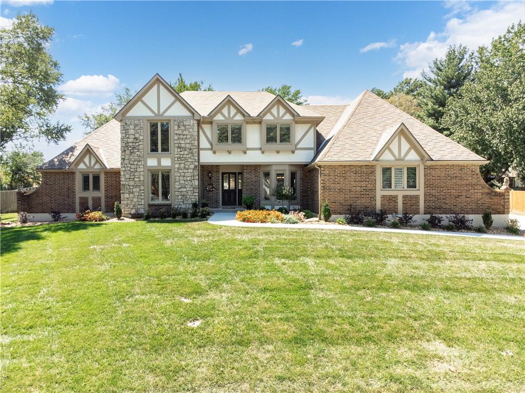 1303 NW Hawk Creek Dr, Blue Springs, MO 64015
