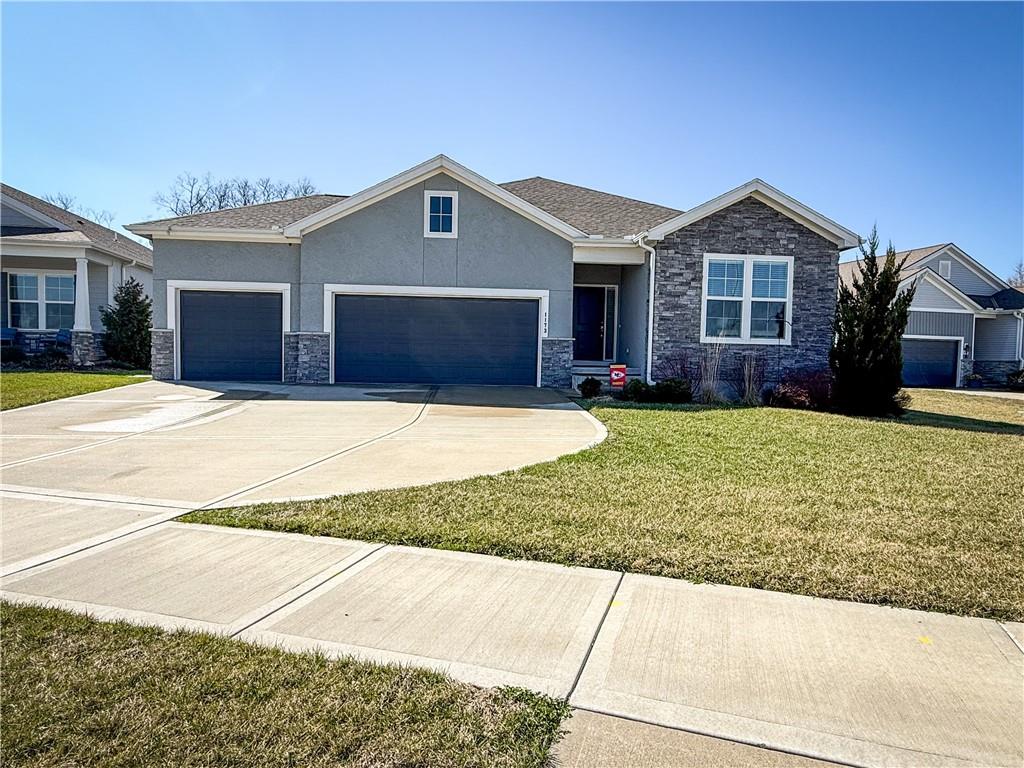 1173 SW Whitby Dr, Lee's Summit, MO 64083