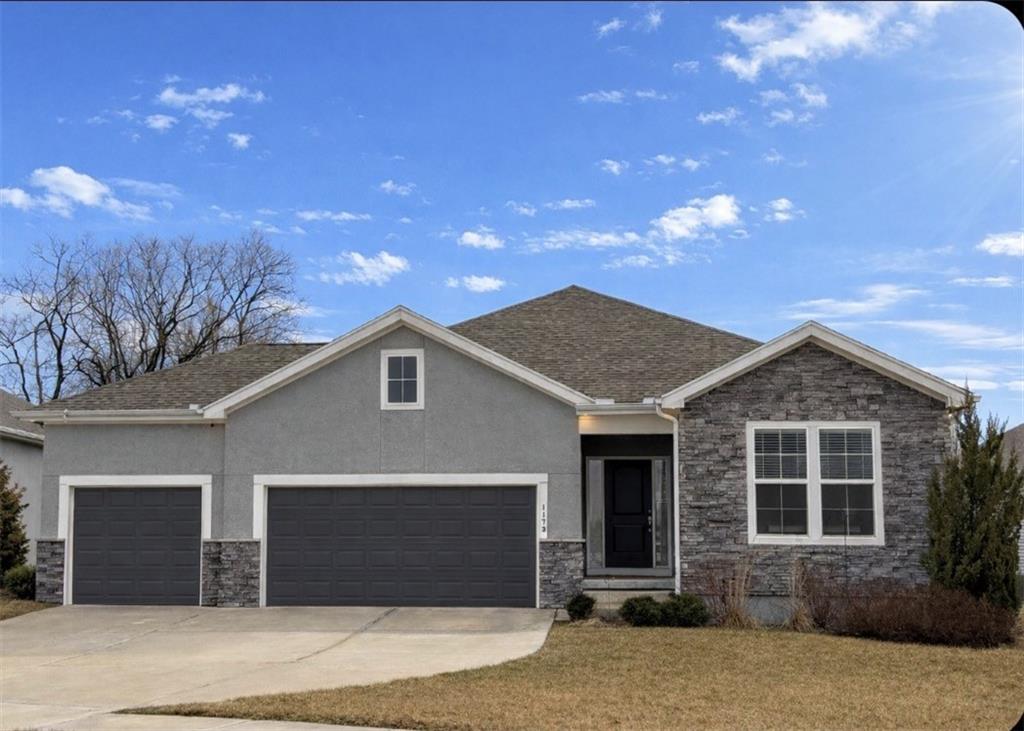 1173 SW Whitby Dr, Lee's Summit, MO 64083
