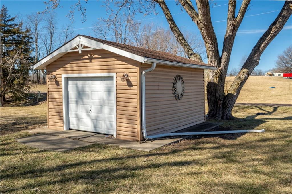 1006 Lake Viking Ter, Altamont, MO 64620