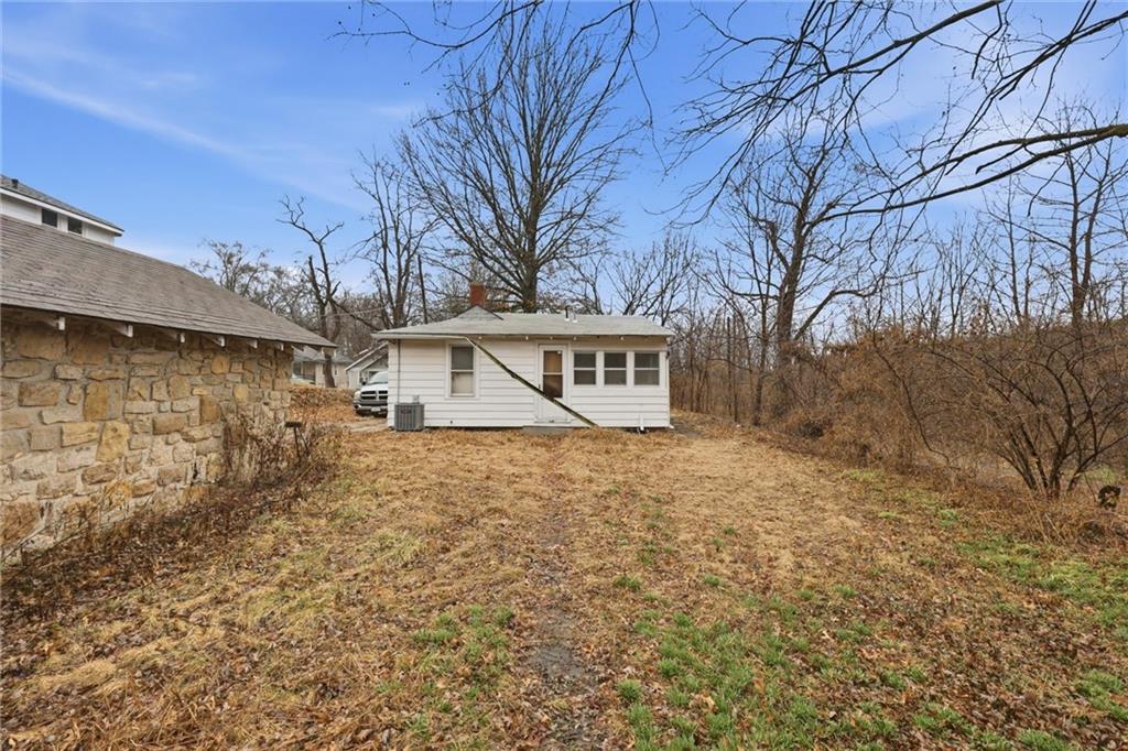 1209 S Spring St, Independence, MO 64055