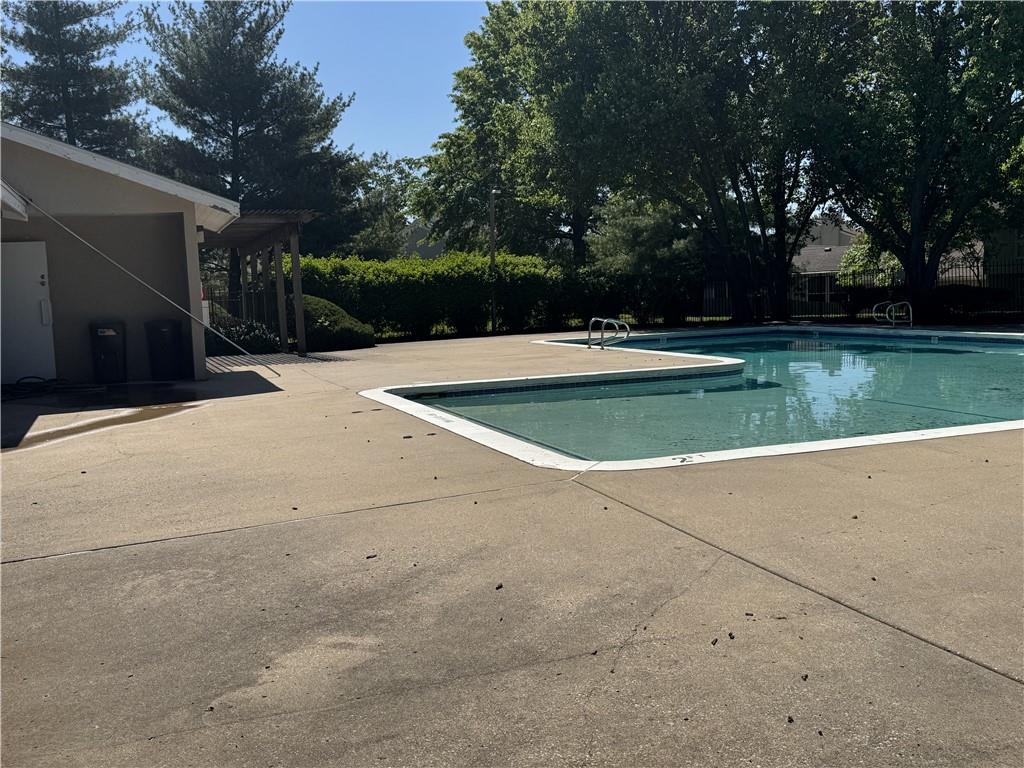 12757 W 109th St, Overland Park, KS 66210