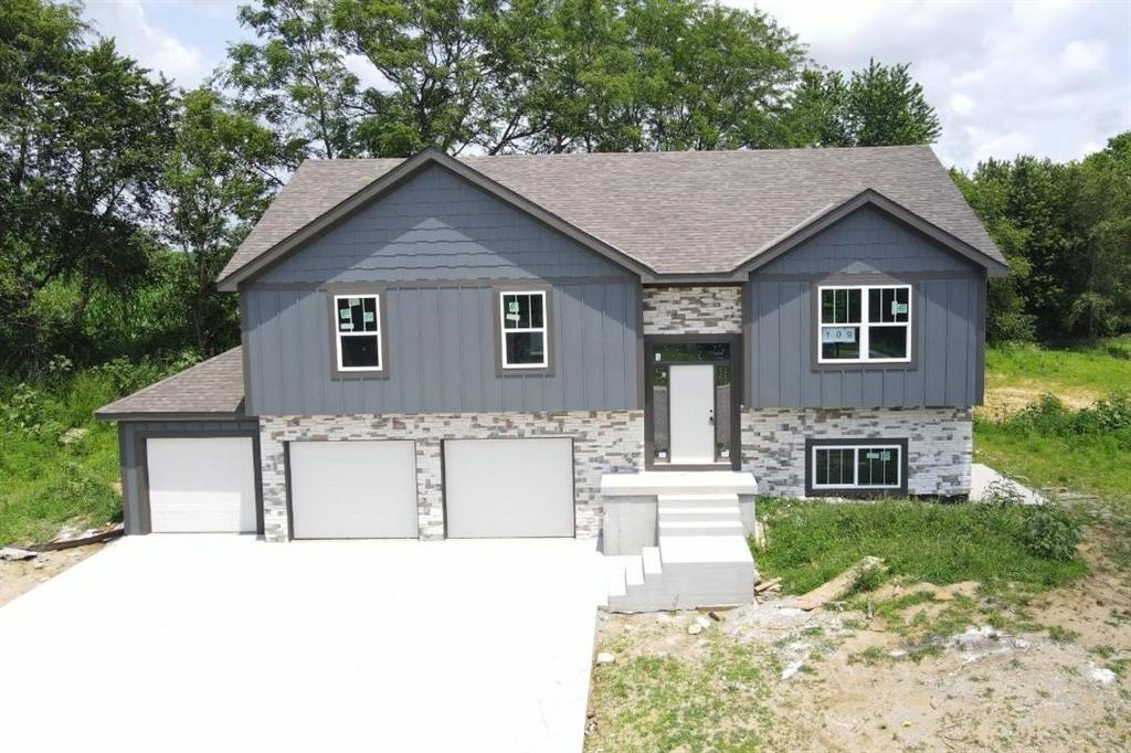 109 Johnson Cir, Dearborn, MO 64439
