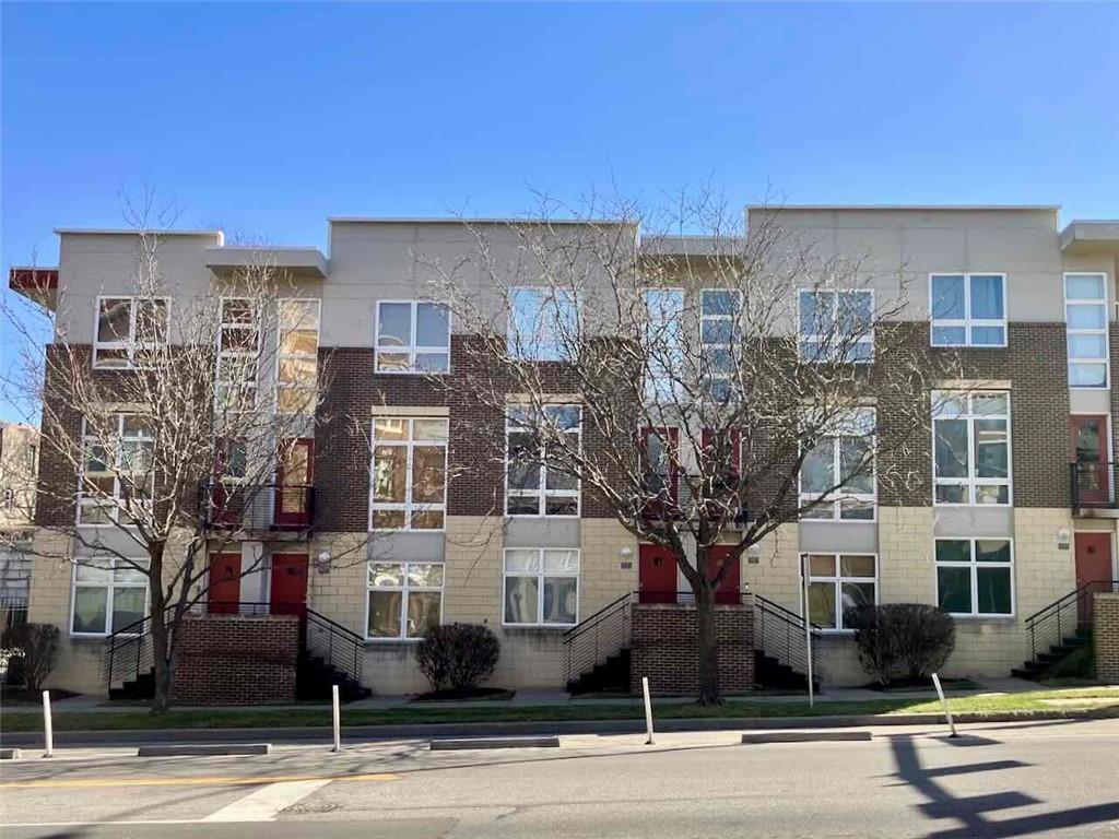 2923 Gillham Rd #2, Kansas City, MO 64108