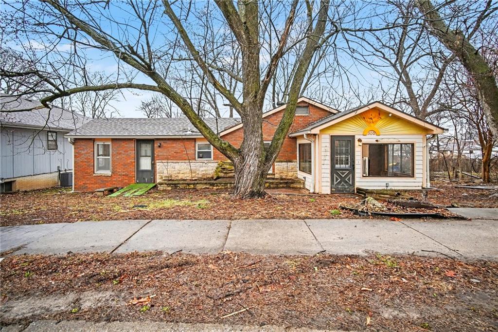 300 Winner Ave, Smithville, MO 64089