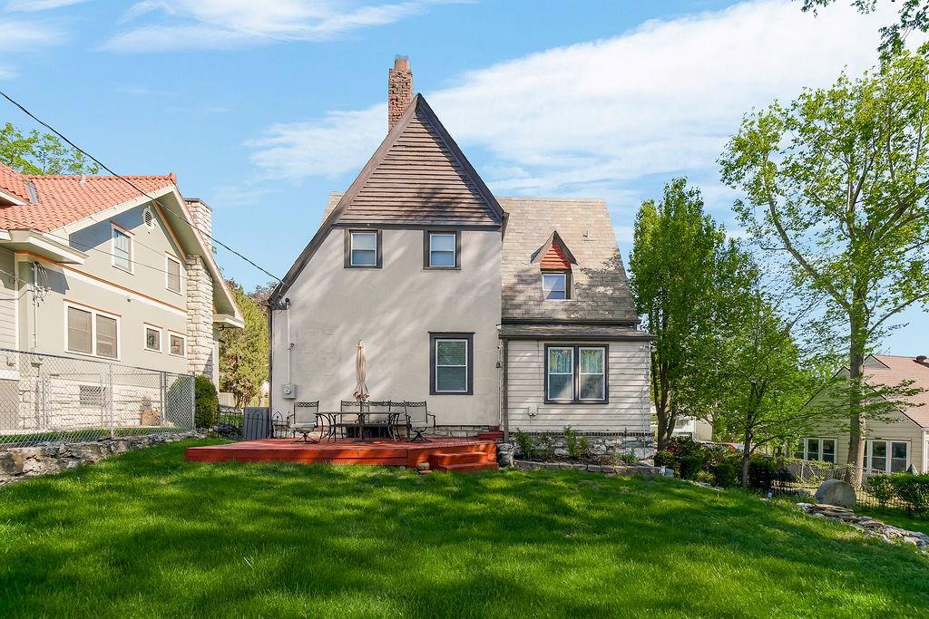 3921 Sunrise Dr, Kansas City, MO 64123