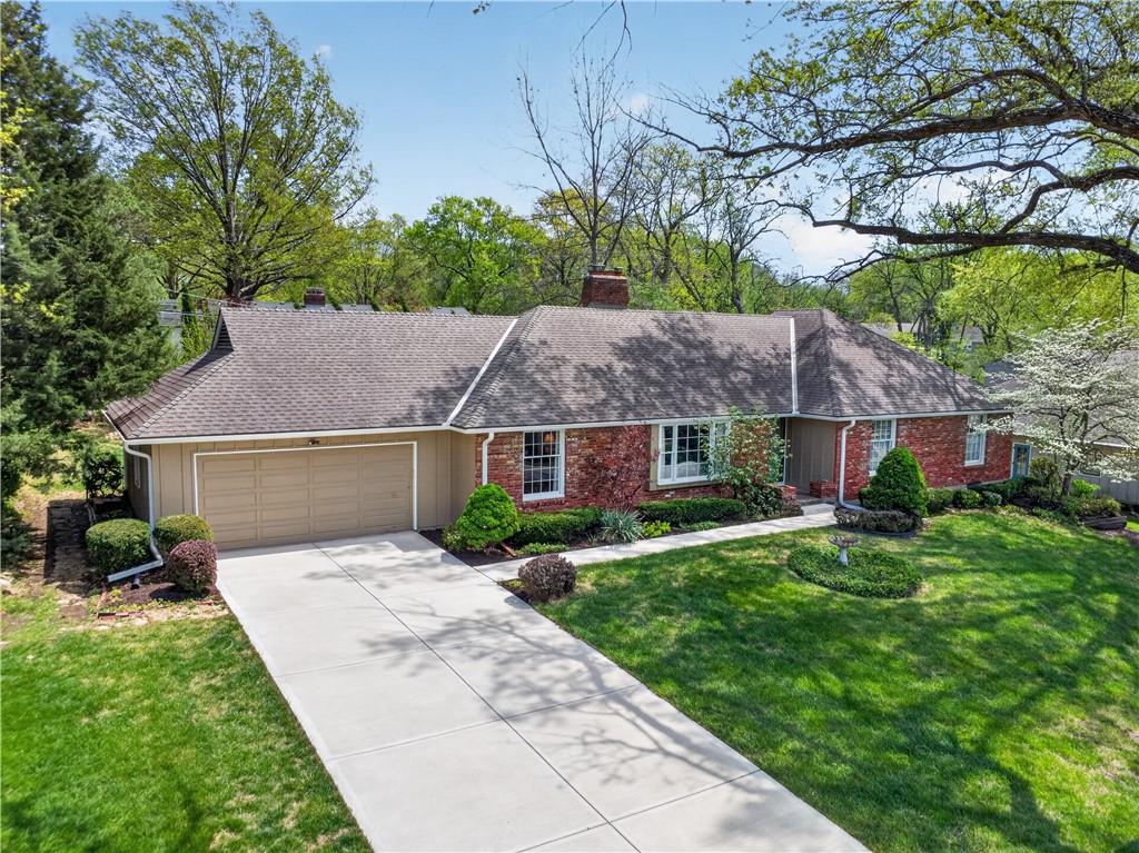 10011 Fontana Ln, Overland Park, KS 66207