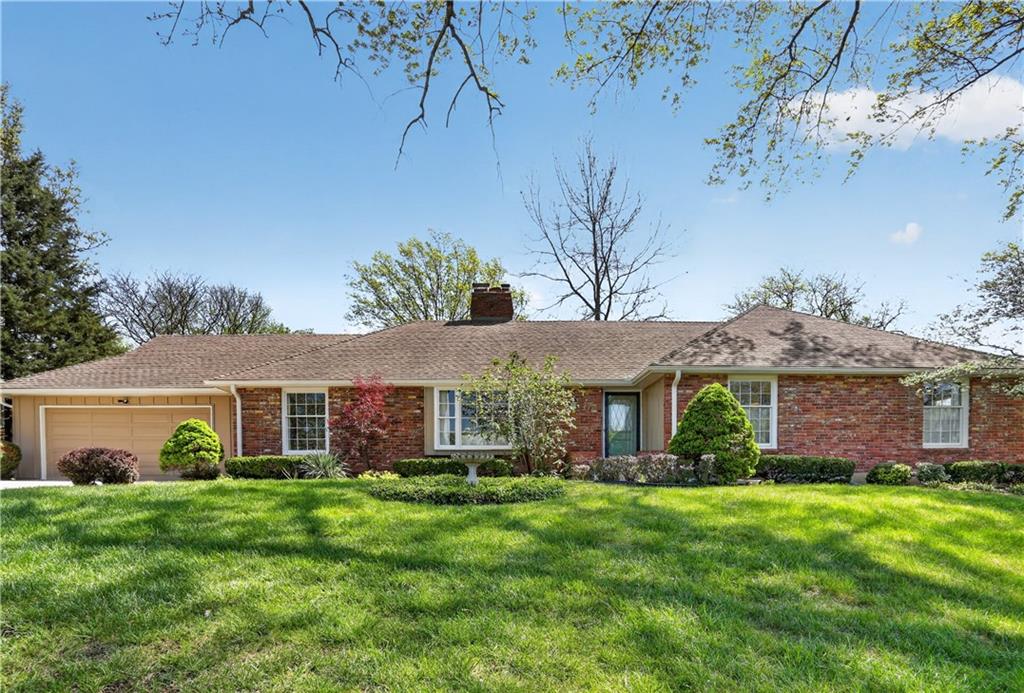 10011 Fontana Ln, Overland Park, KS 66207