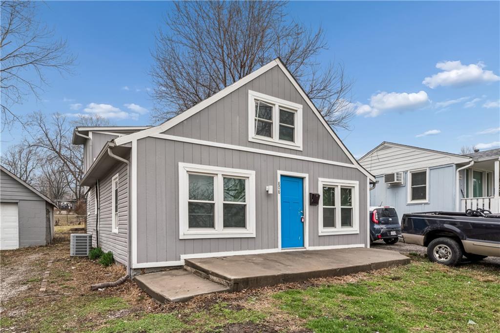 808 S Savage St, Independence, MO 64050