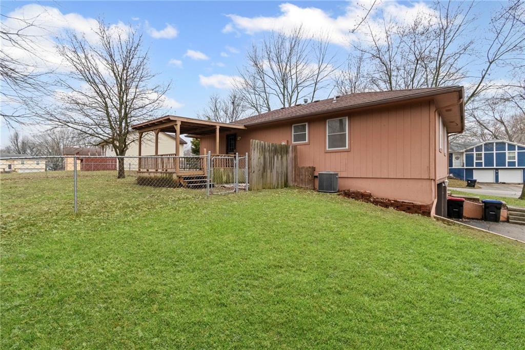 409 Creach Dr, Warrensburg, MO 64093