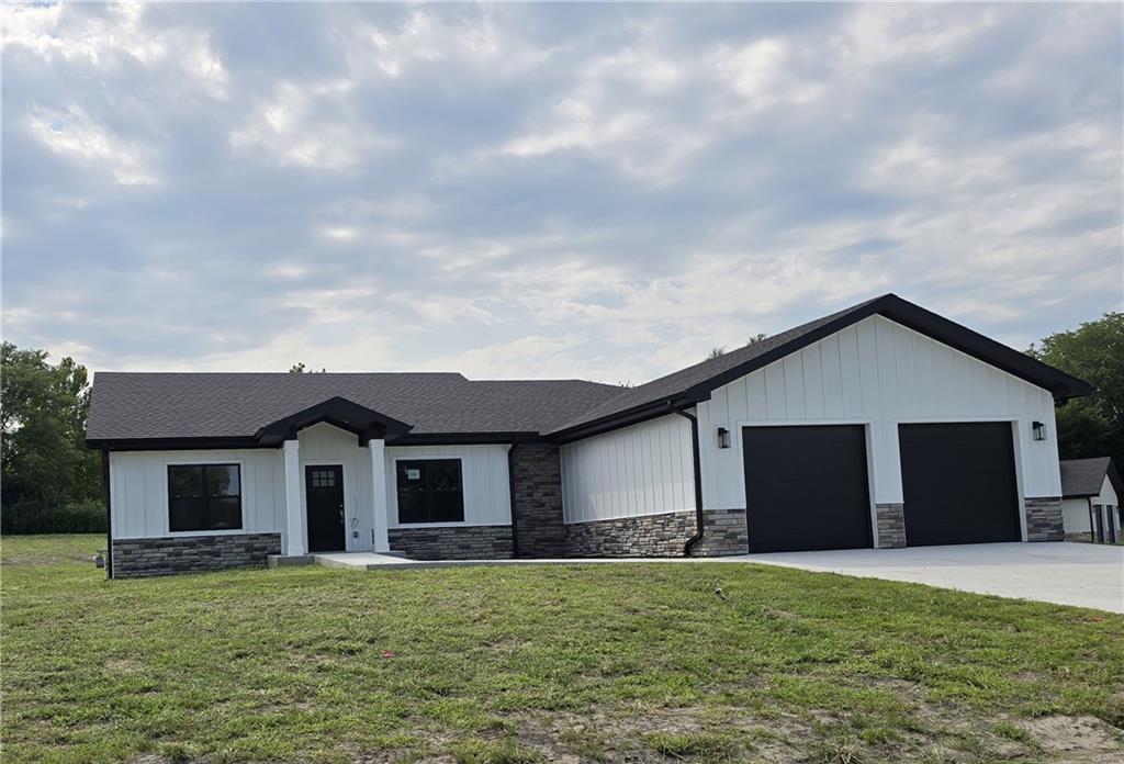 1005 George Ct, Effingham, KS 66023