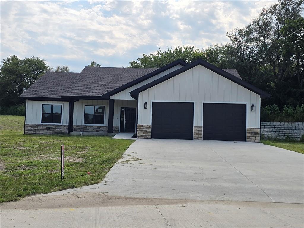1007 George Ct, Effingham, KS 66023