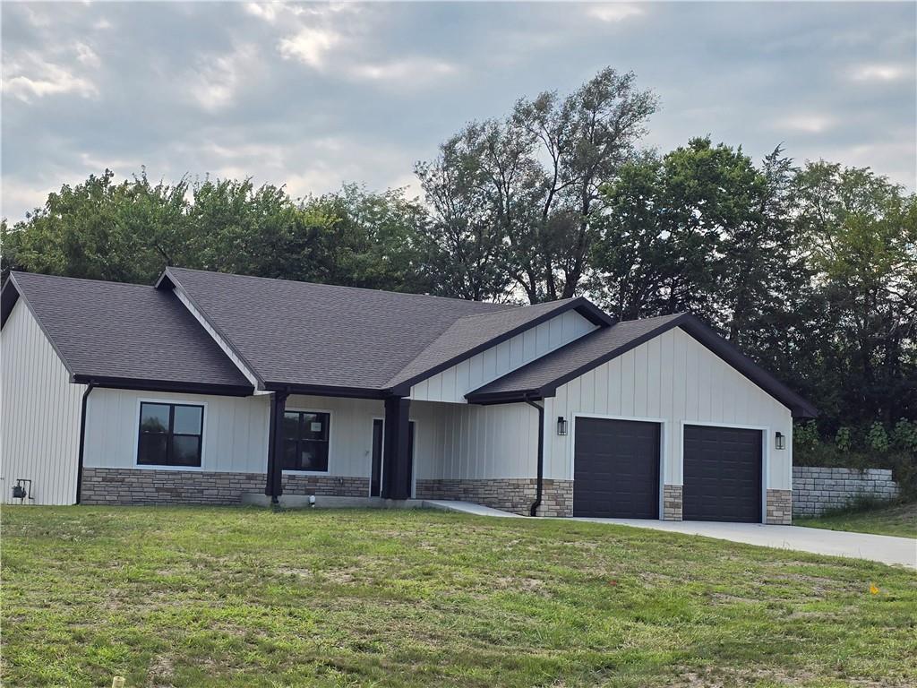 1007 George Ct, Effingham, KS 66023