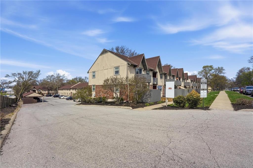 6232 Robinson St #2, Overland Park, KS 66202