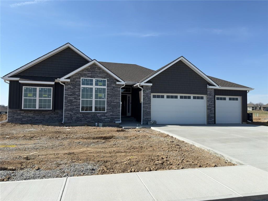4700 Woodland Shores Ct, St Joseph, MO 64505