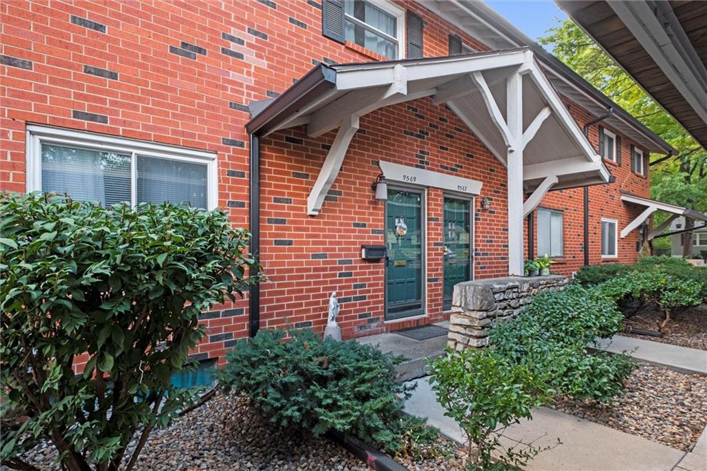 9569 Outlook Dr, Overland Park, KS 66207