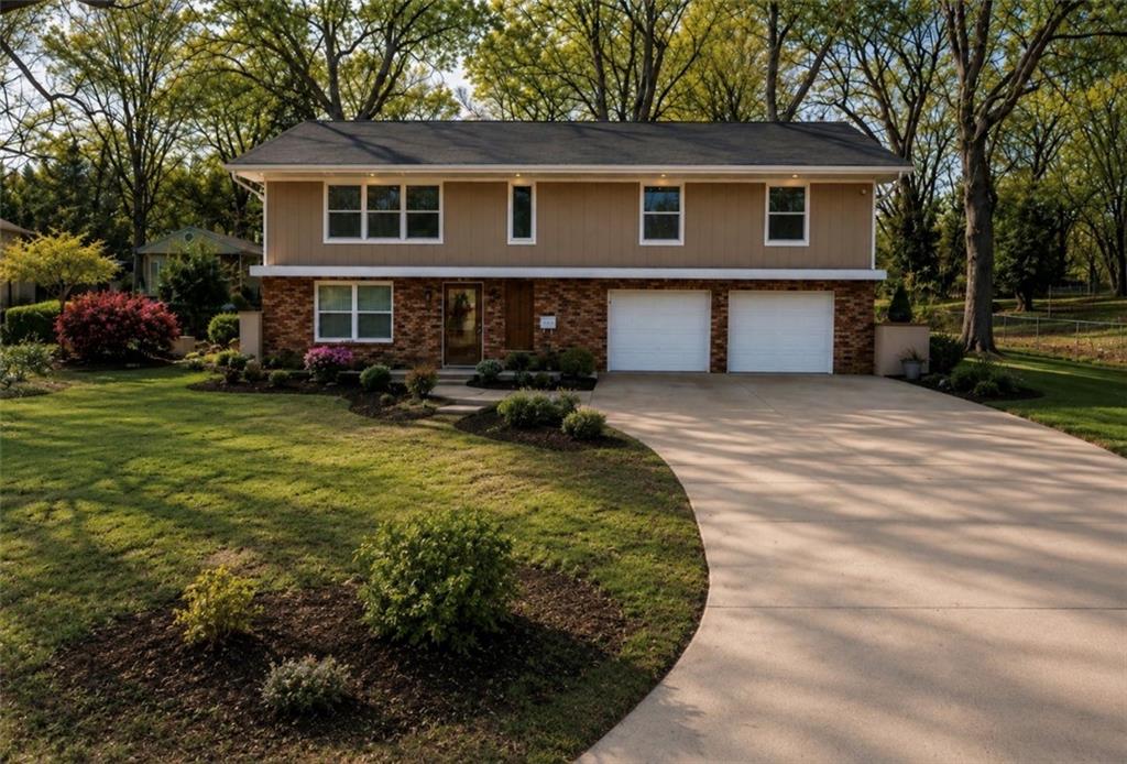 10115 E 31st St, Independence, MO 64052