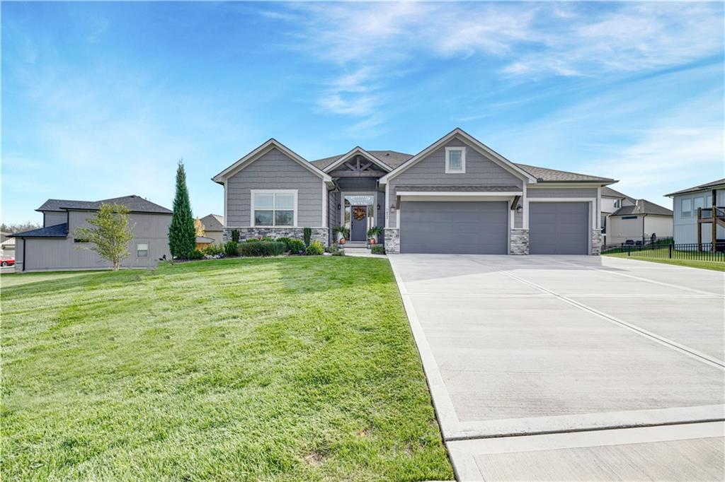 1433 Woodland Rd, Greenwood, MO 64034