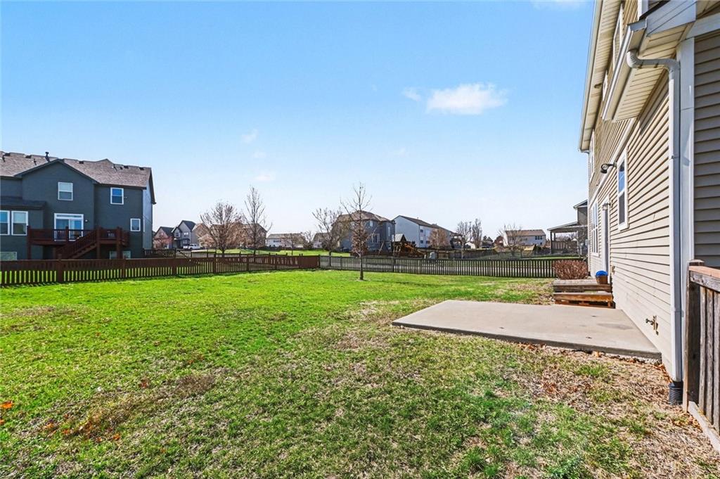 23729 W 92nd Ter, Lenexa, KS 66227