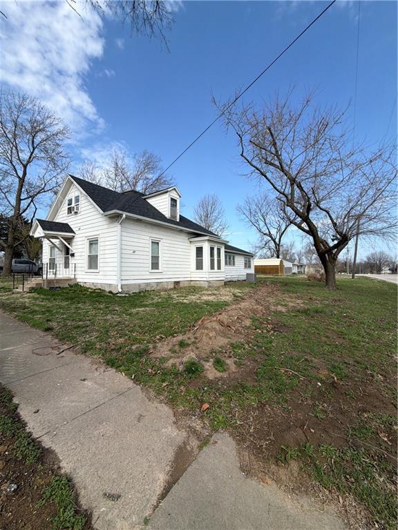 1222 Elm St, Humboldt, KS 66748