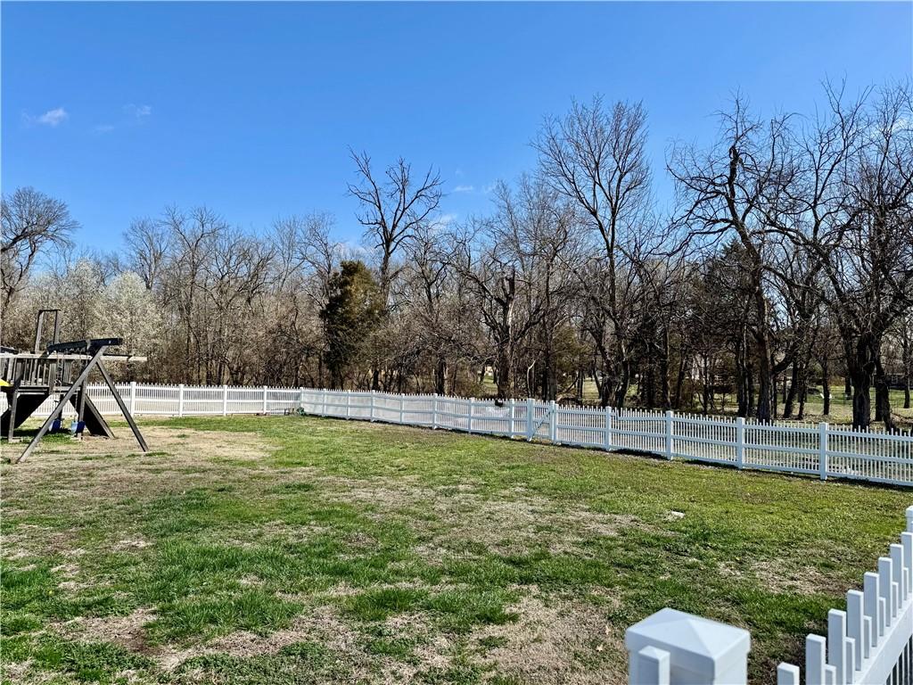 611 Deer Trl, Parsons, KS 67357