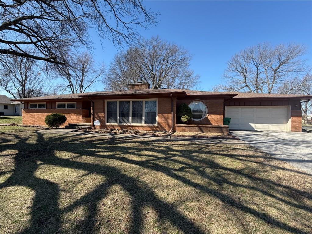 904 N High St, Butler, MO 64730