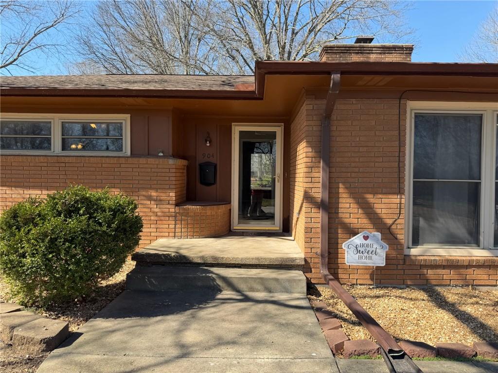 904 N High St, Butler, MO 64730