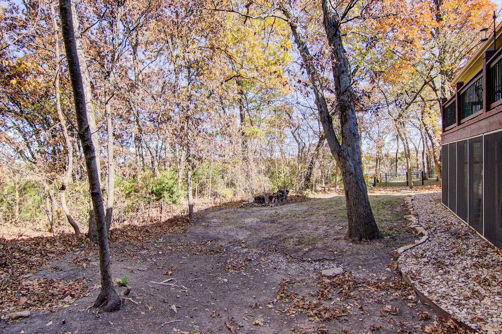 6819 Woodstock Ct, Shawnee, KS 66218