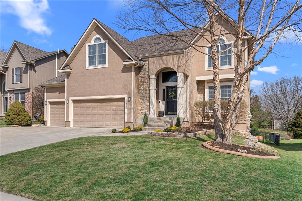 15921 Ash St, Overland Park, KS 66085