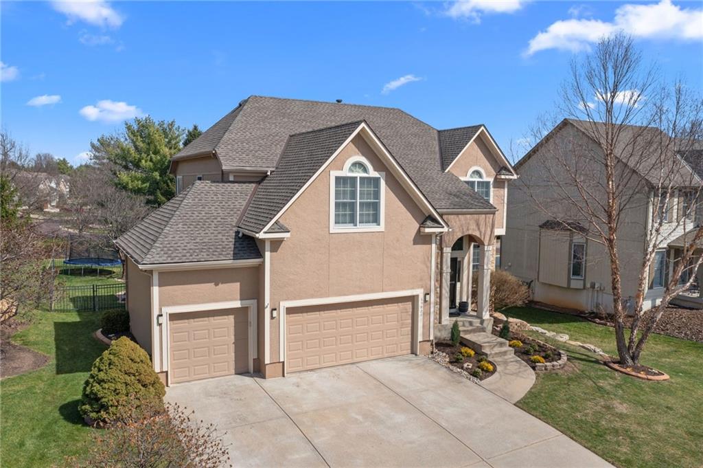 15921 Ash St, Overland Park, KS 66085