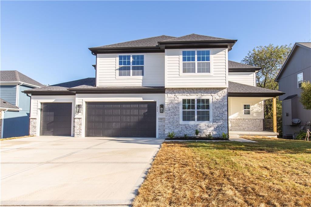 7350 NW Clore Dr, Parkville, MO 64152